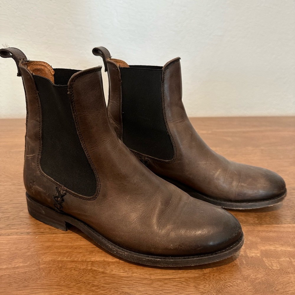 Frye Melissa Chelsea boot 5.5 brown